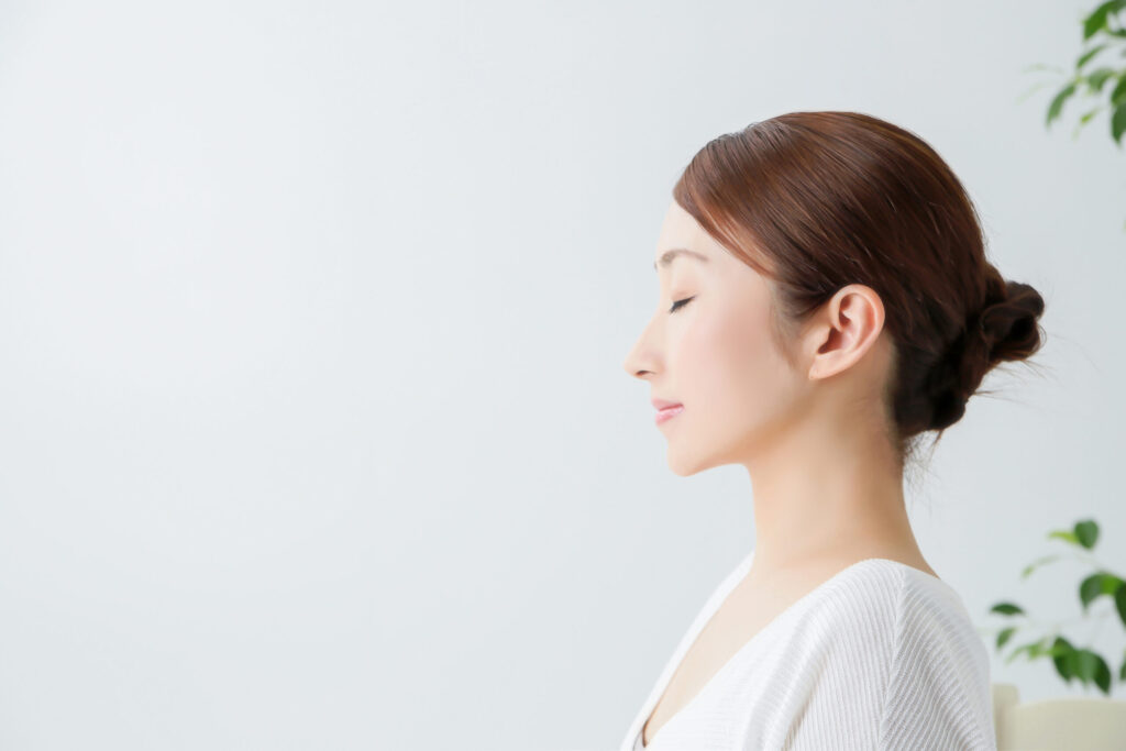 リラックスする女性