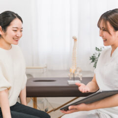 相手をリラックスさせる話し方は？接客スキル向上のポイントを解説