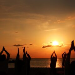 ヨガの発祥地はインド？起源や歴史、現代ブームまでの変遷を解説